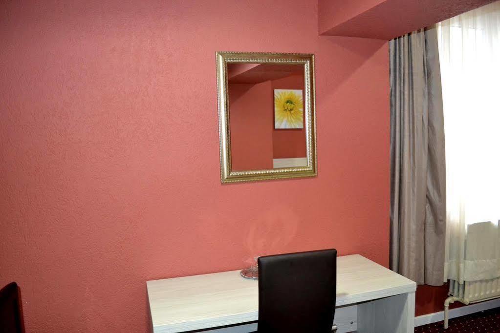 Hotel Auberge Van Strombeek Jette Exteriör bild