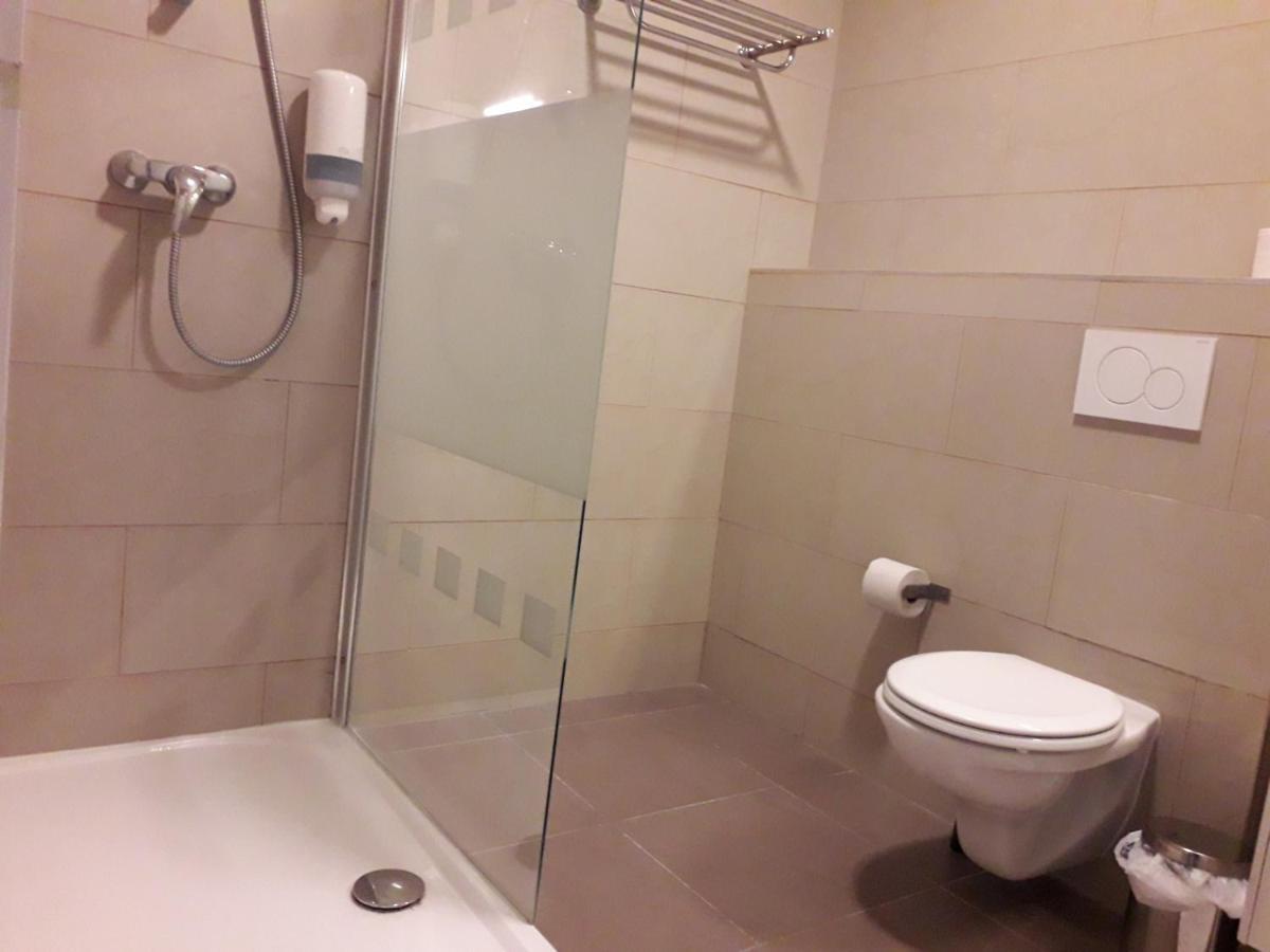 Hotel Auberge Van Strombeek Jette Exteriör bild