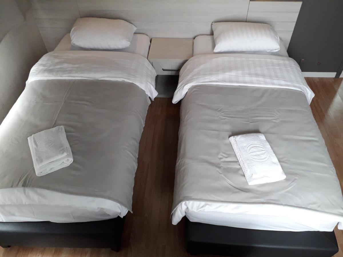Hotel Auberge Van Strombeek Jette Exteriör bild