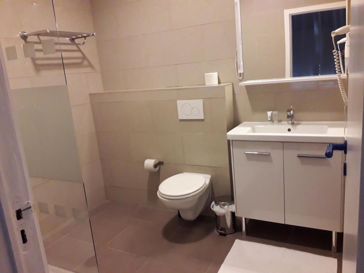 Hotel Auberge Van Strombeek Jette Exteriör bild